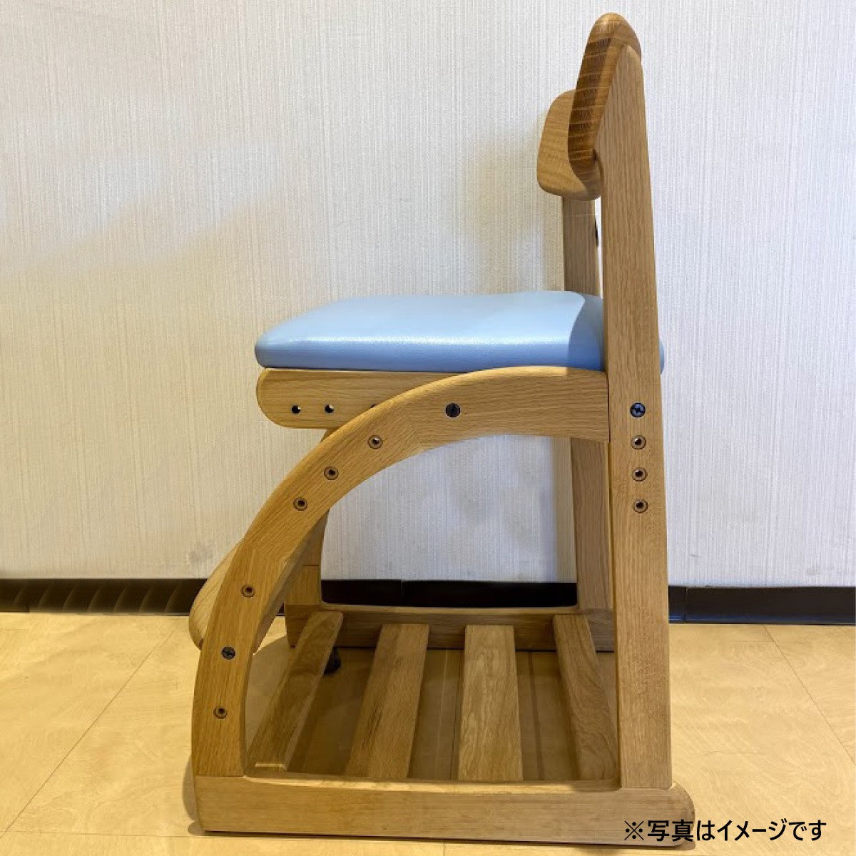 カリモク 学習椅子 XT1811 モカブラウン色 デスクチェア 木製 機能的 